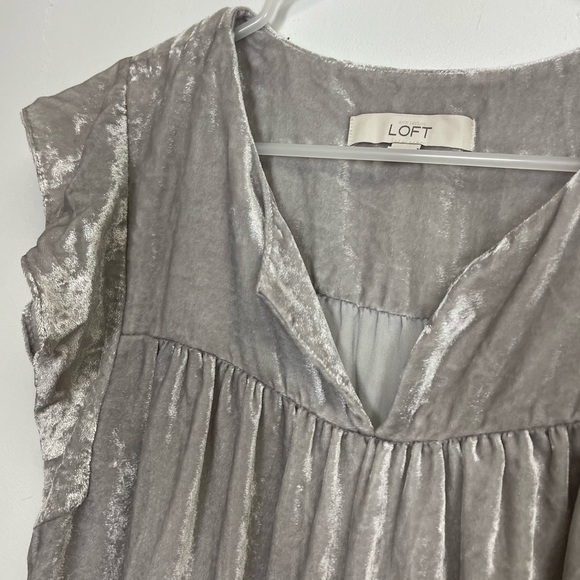 Loft Shirt Womens Size Small Gray Velour Short Sleeve VNeck - Picture 3 of 7